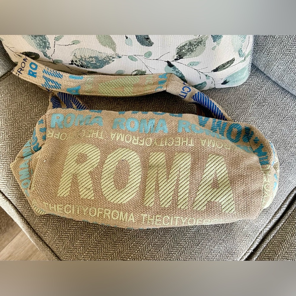 Robin Ruth Roma Hobo Tote Bag. - Picture 4 of 7